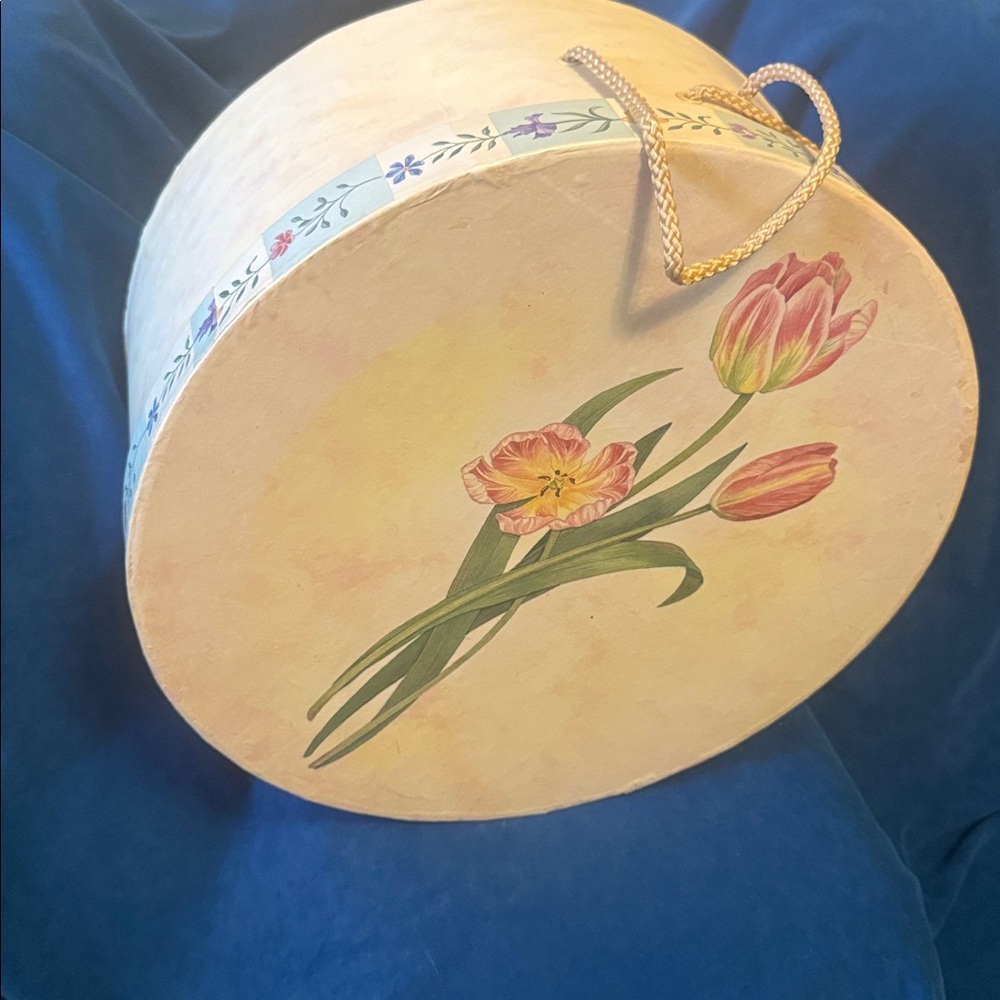 Vintage Floral Hat Box with Rope Handle 16x7โ